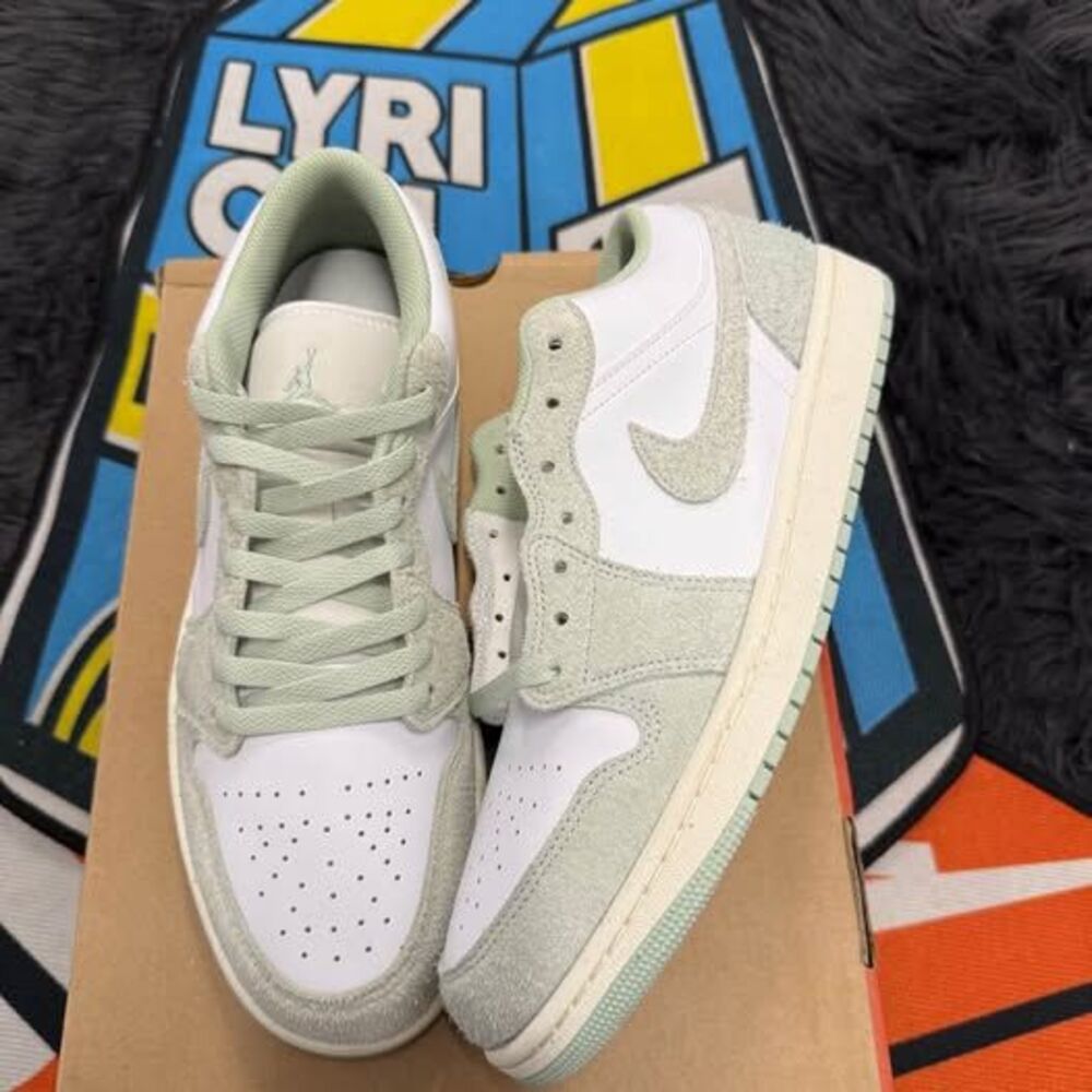 Jordan Air Jordan 1 Low SE Seafoam Size 11M